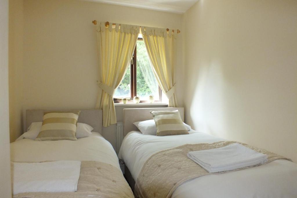 Llwyn Country House Лланелли Номер фото